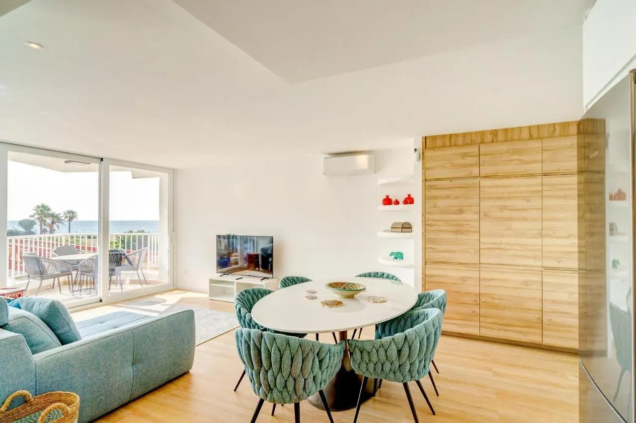 Beach Front Flat With Sea Views 마르베야