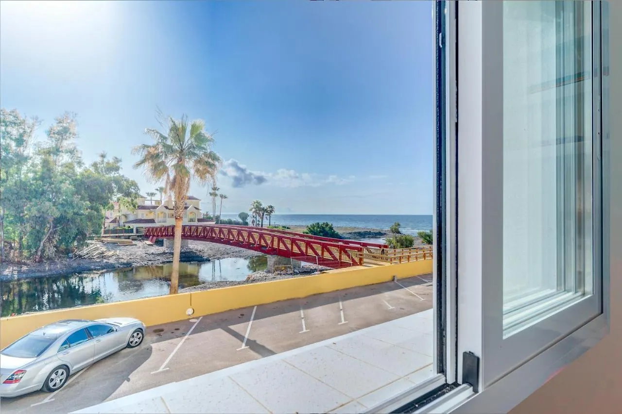 Beach Front Flat With Sea Views 마르베야 스페인