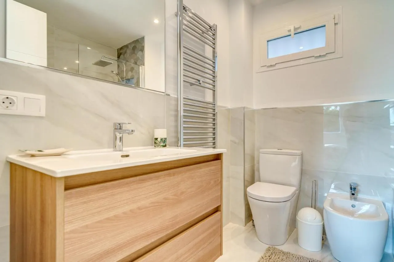 Beach Front Flat With Sea Views 마르베야