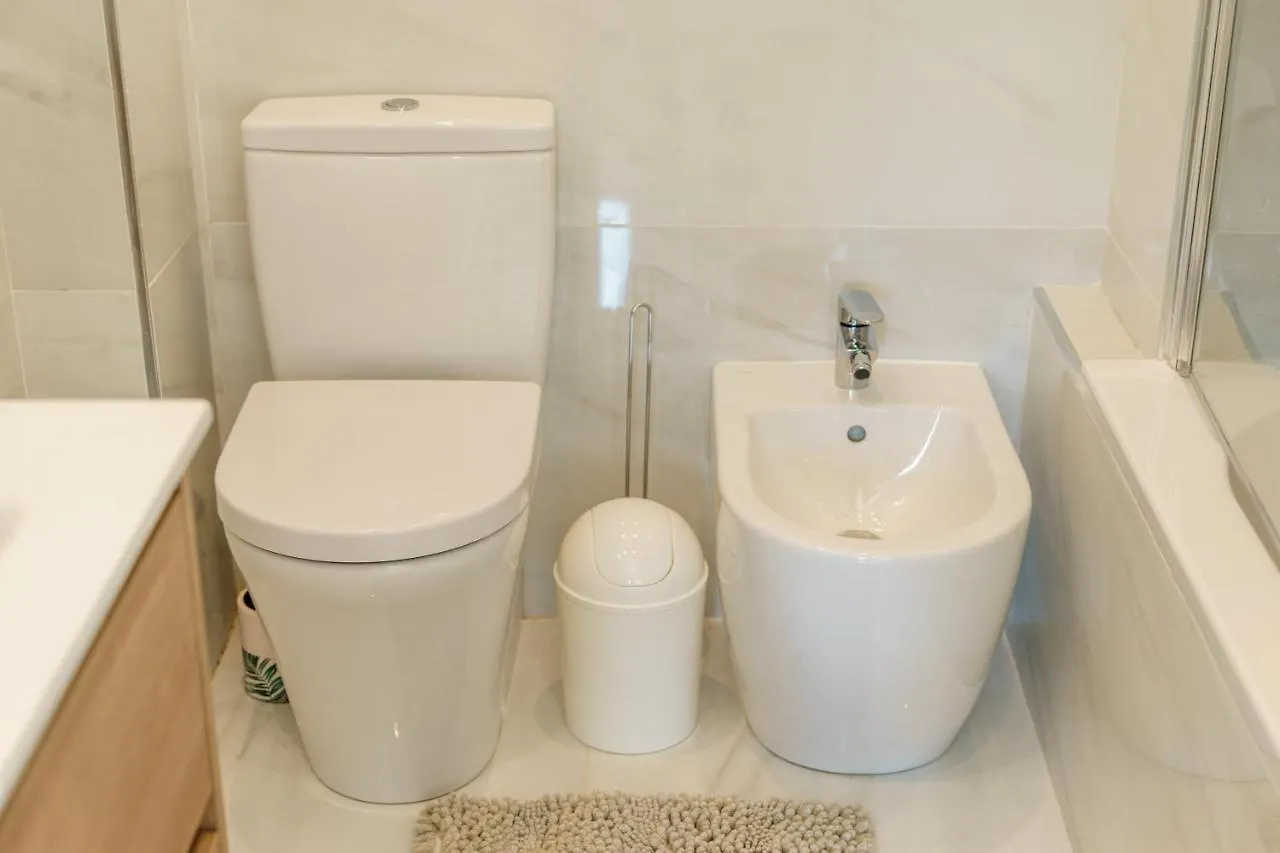 Beach Front Flat With Sea Views 마르베야 아파트