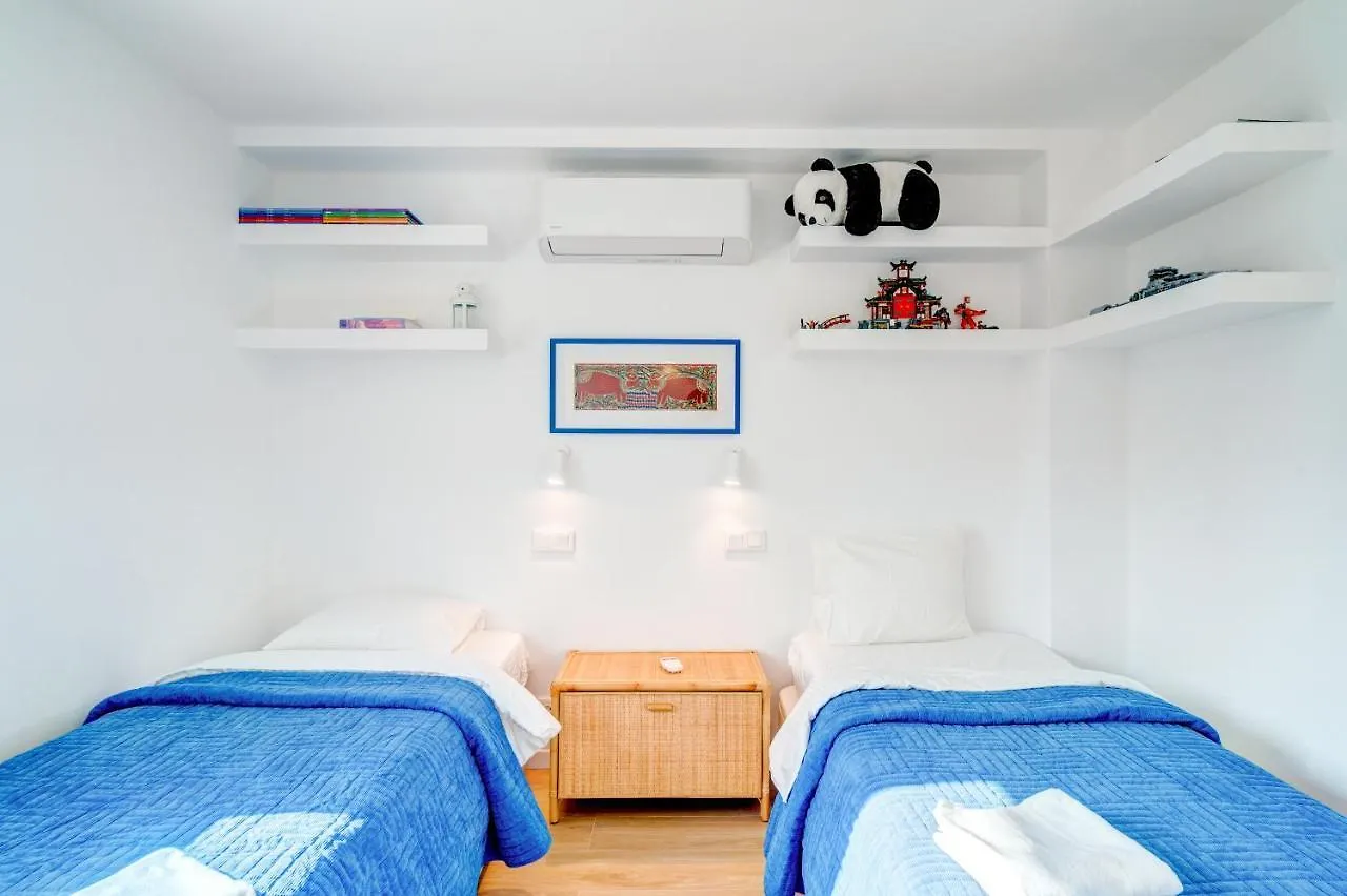 Beach Front Flat With Sea Views 마르베야